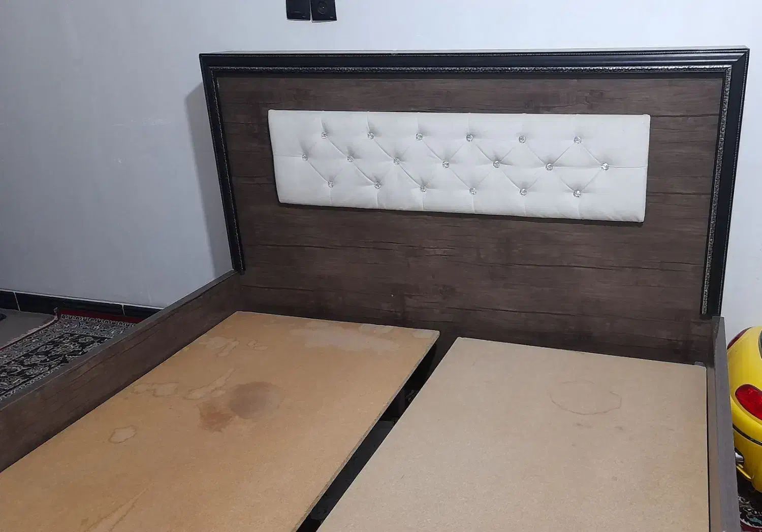 تخت دونفره همراه کفی تخت سالم وبدون شکستگی سالم|تخت و سرویس خواب|همدان, |دیوار