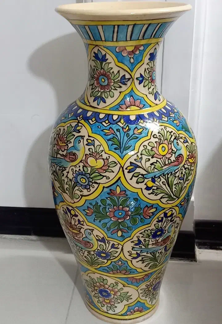 گلدان بزرگ کنار سالنی|صنایع دستی و سایر لوازم تزئینی|شیراز, شهرک والفجر|دیوار