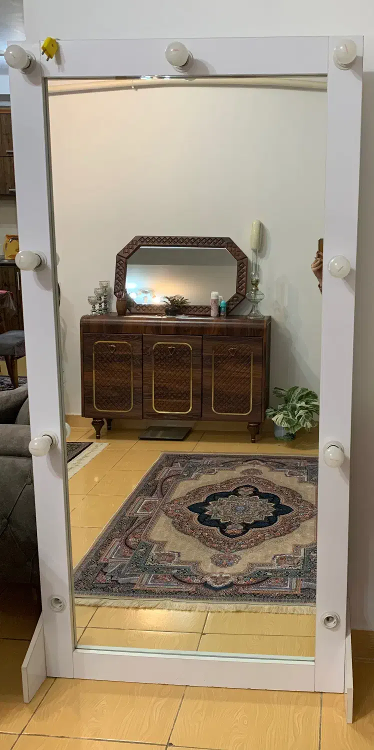 آینه قدی لامپ دار|آینه|رشت, کوی عرفان|دیوار