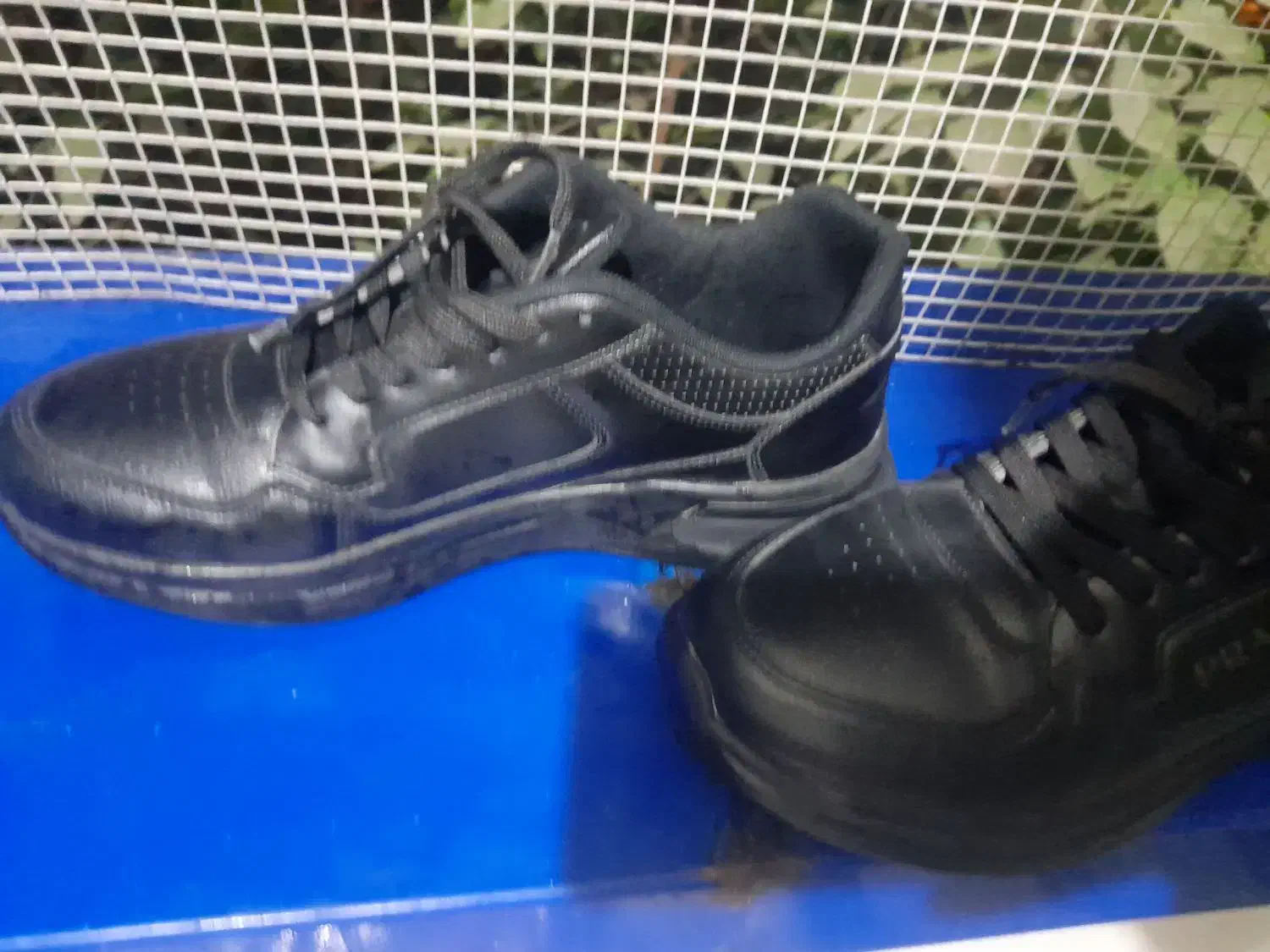 کتونی چرم صنعتی با کیفیت خوش پا کلا دوبار پوشیدم|کیف، کفش، کمربند|تهران, شهرک زینبیه|دیوار