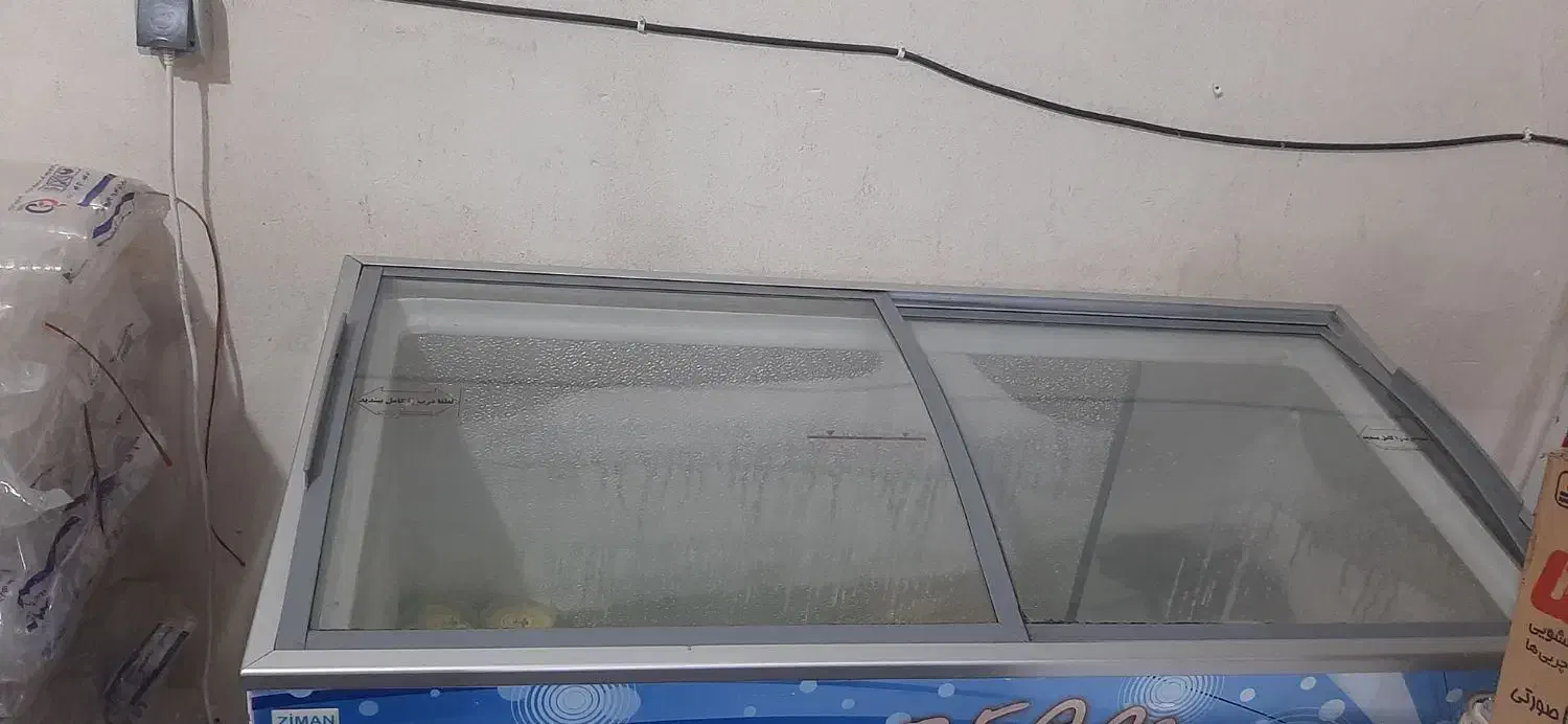 فروش فوری وسایل شامل فریزر بستنی و مبل و میز اداری|فروشگاه و مغازه|بندرعباس, |دیوار