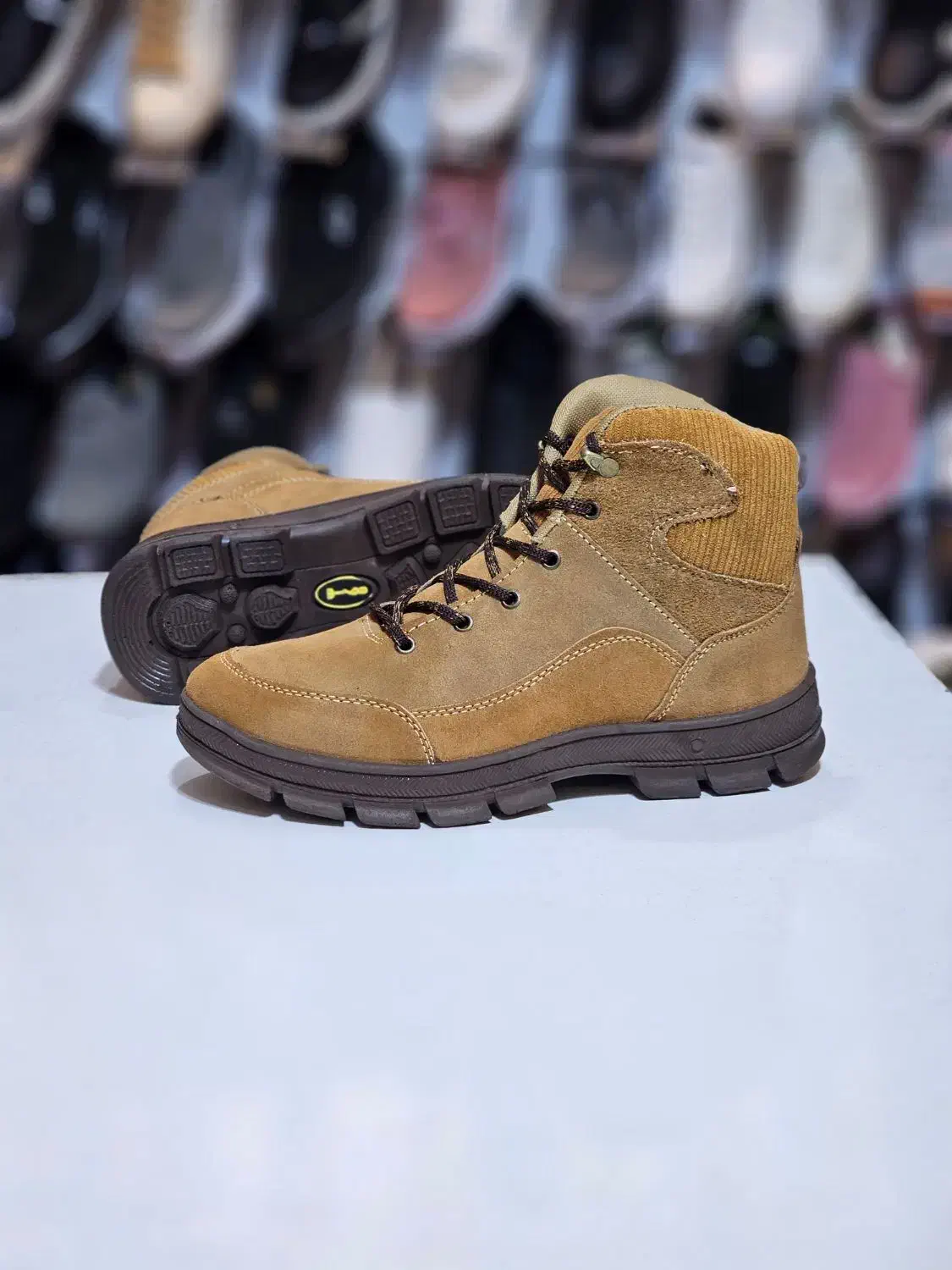 انواع نیم بوت و بوت نسیم|کیف، کفش، کمربند|اصفهان, تخت فولاد|دیوار