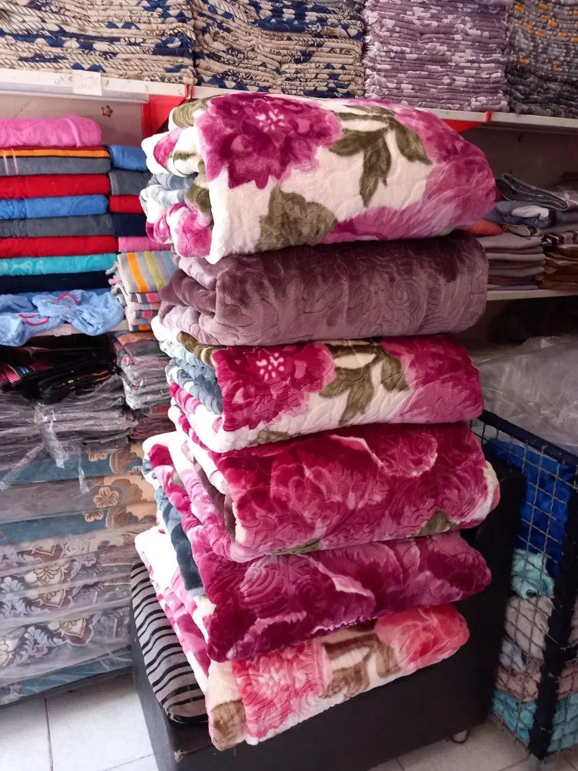 پتو ۴ الی ۵ کیلو گرمی(سایز ۲۲۰در ۲۴۰)|رختخواب، بالش، پتو|تهران, بازار|دیوار