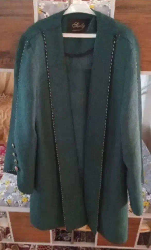 مانتو‌پائیزی|لباس|تربت‌حیدریه, پائین ولایت|دیوار