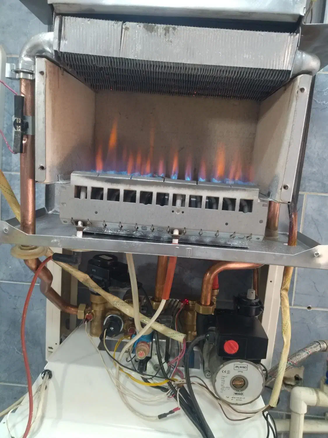 نصب و تعمیر پکیج دیواری و کولر گازی،پمپ آب،تصفیه|آبگرمکن، پکیج، شوفاژ|رشت, کوی مهر|دیوار