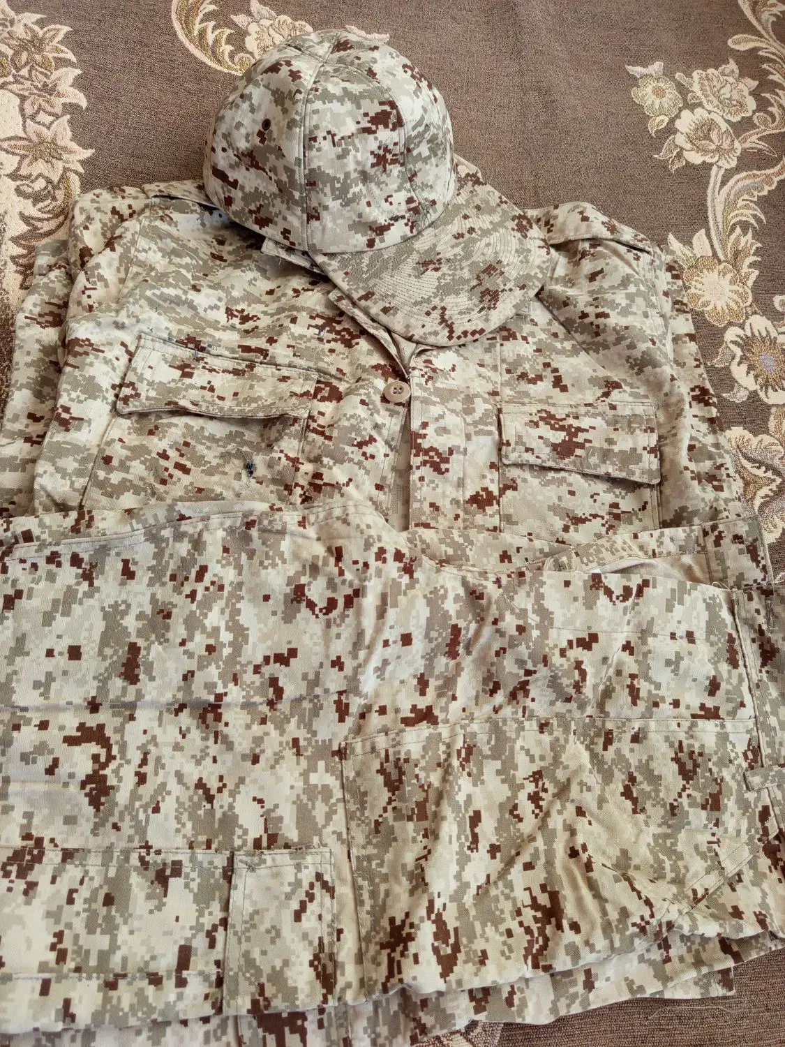 لباس نظامی درحدنو|لباس|بیرجند, |دیوار