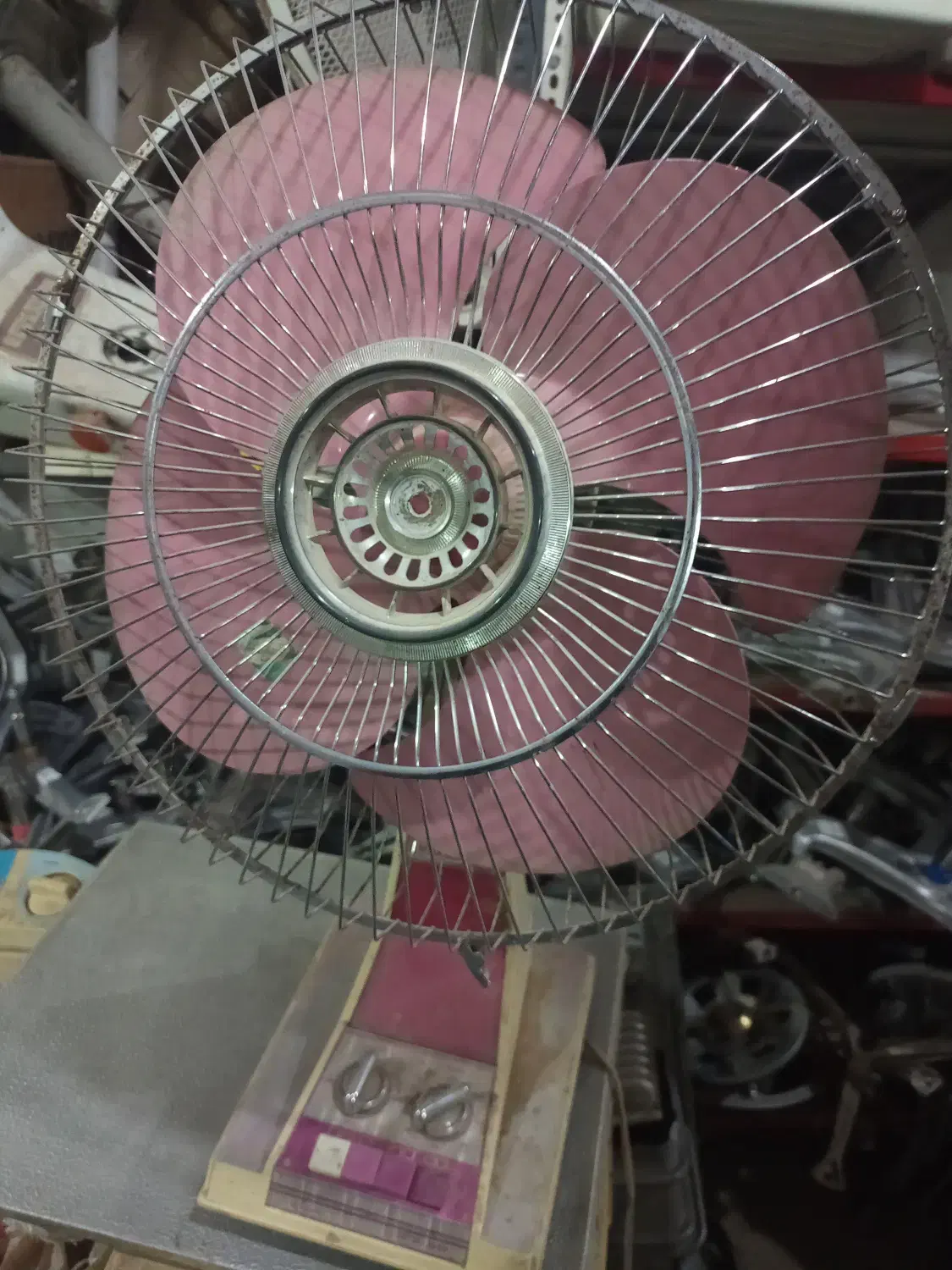 پنکه زمینی قدیمی|پنکه و تصفیهکنندهٔ هوا|گناباد, |دیوار