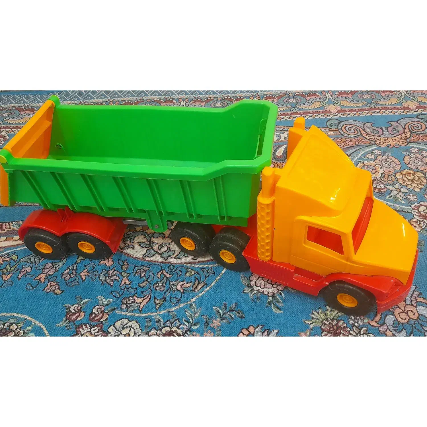 ۱۵۰ تومن اسباب بازی ماشین حراج سایز بزرگ|حراج|بهبهان, |دیوار