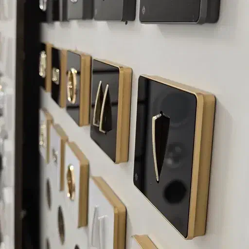 آیفون تصویری ، کلید پریز و لوستر|لامپ و چراغ|تهران, آرژانتین|دیوار