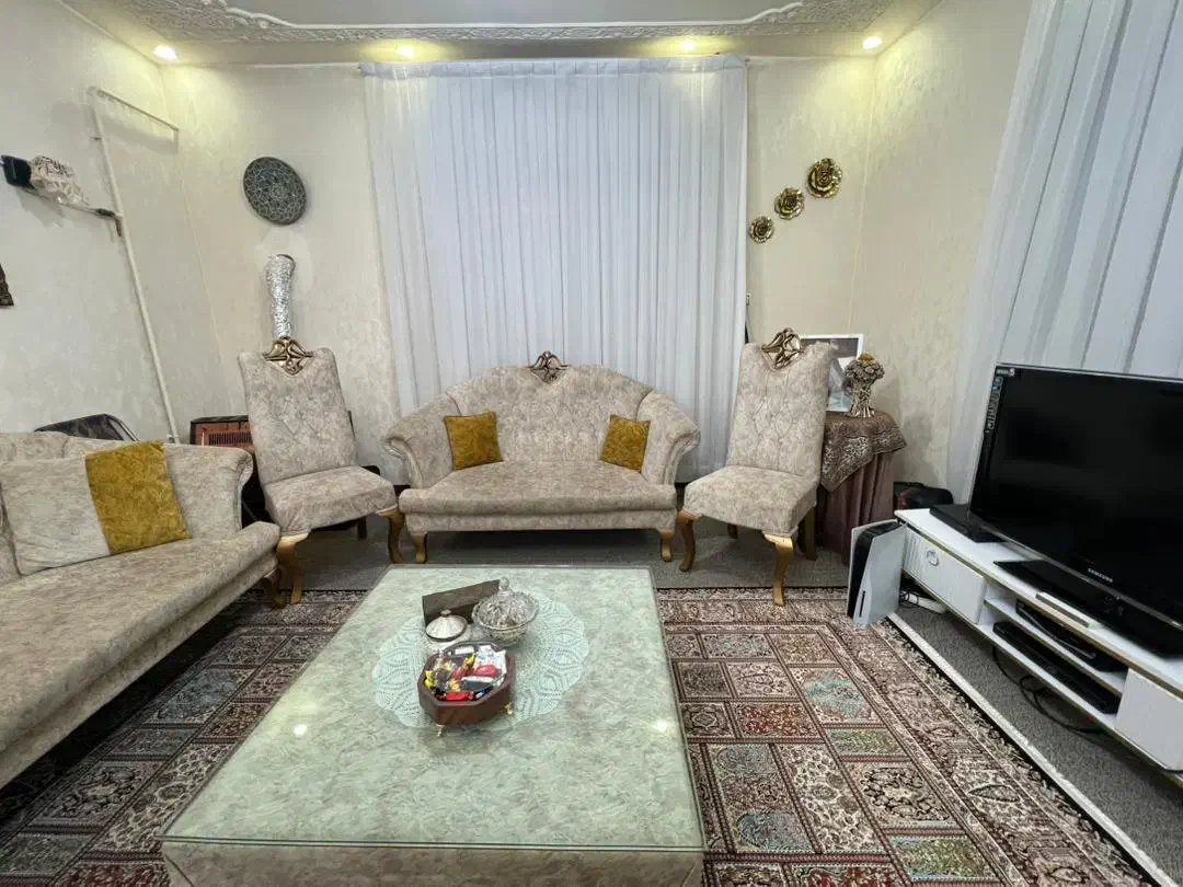 مبل نه نفره با میز ناهار خوری اینه کنسول میزتیوی|مبلمان خانگی و میز عسلی|کرج, حصارک پایین|دیوار