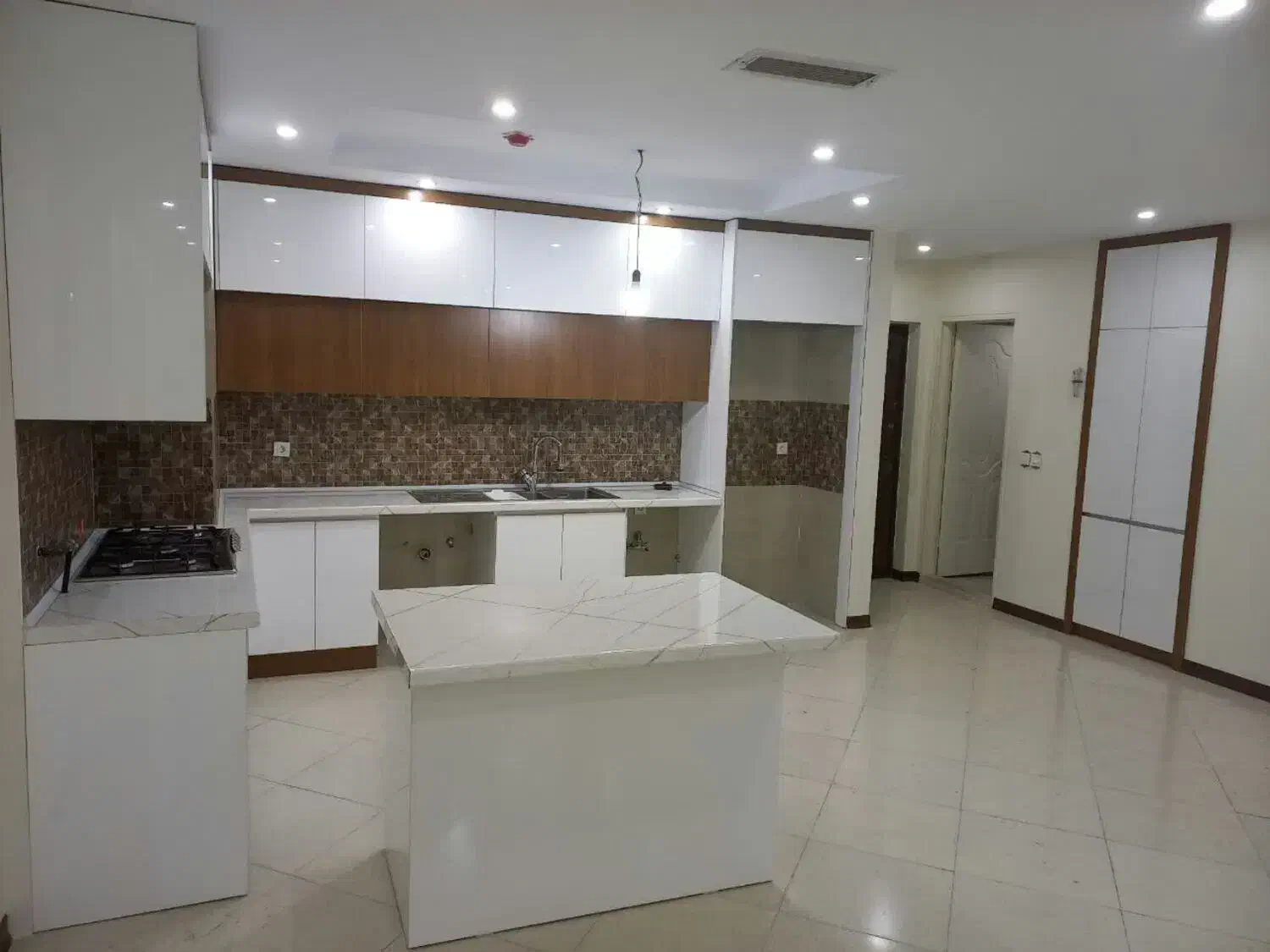 رهن کامل واحد ۱۰۸ متری خرازی ۱۳۰۰