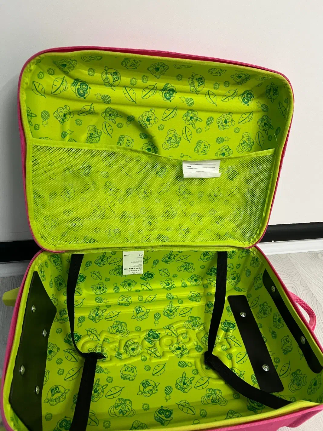 چمدان کودک|کیف، کفش، کمربند|بیرجند, |دیوار