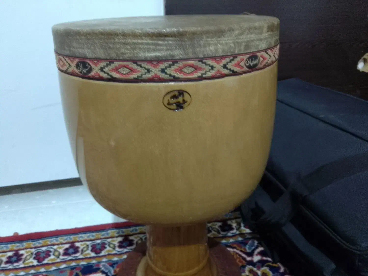 تنبک|سازهای سنتی|اصفهان, بهارستان|دیوار