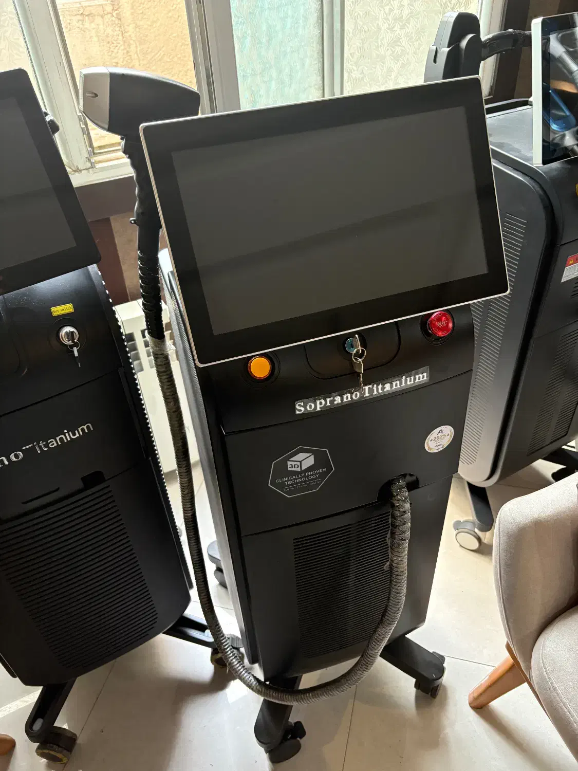 دستگاه لیزر مو km وارداتی مشابه نو|آرایشی، بهداشتی، درمانی|بندرعباس, |دیوار