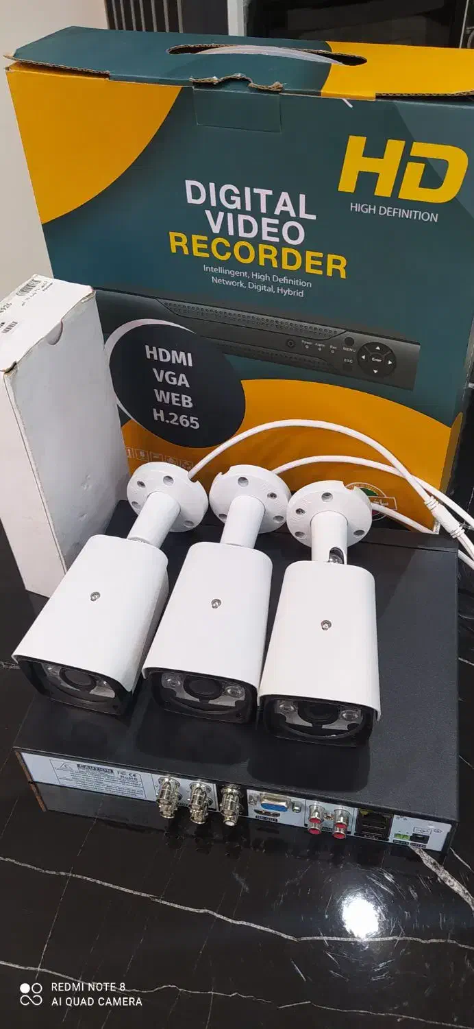 ۴ عدد دوربین و دستگاه ۵ مگ + هارد ۵۰۰ و پاور|دوربین مداربسته|فردیس, منظریه|دیوار
