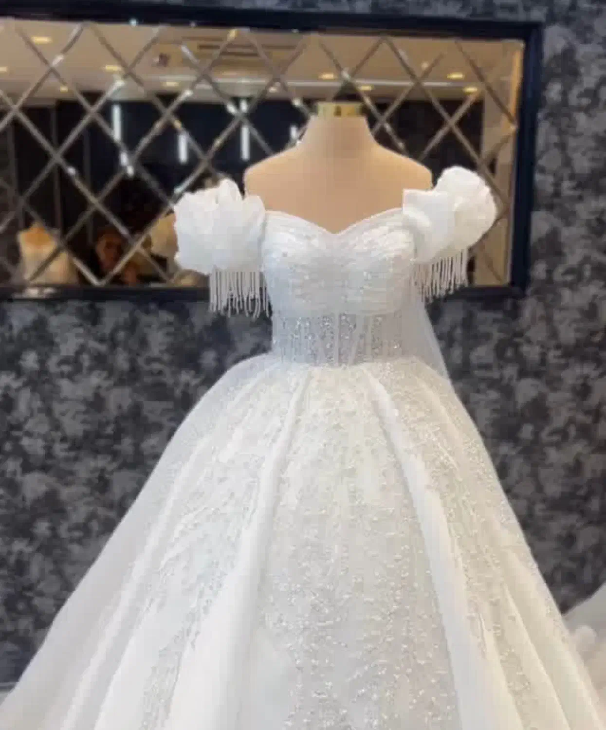 لباس در حدنو نو|لباس|رباطکریم, رباطکریم|دیوار