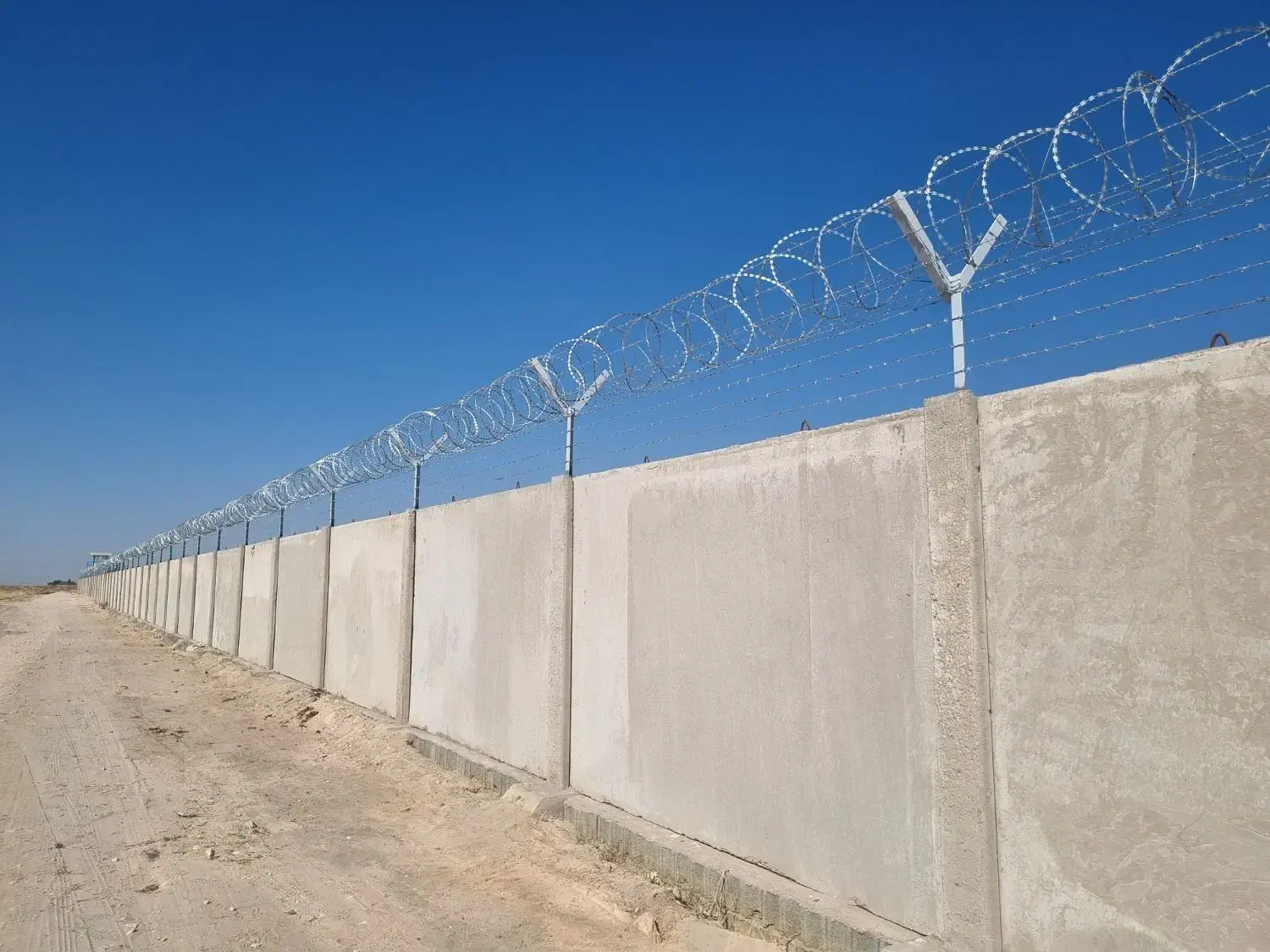 سیم خاردار.فنس.چمن|خدمات پیشه و مهارت|ری, صفاییه (چشمه علی)|دیوار