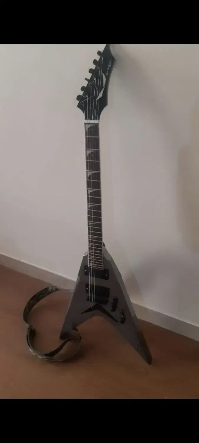 گیتار الکتریک دین guitar electric dean|گیتار، بیس، امپلیفایر|شاهین‌شهر, مخابرات (شهید بهشتی)|دیوار