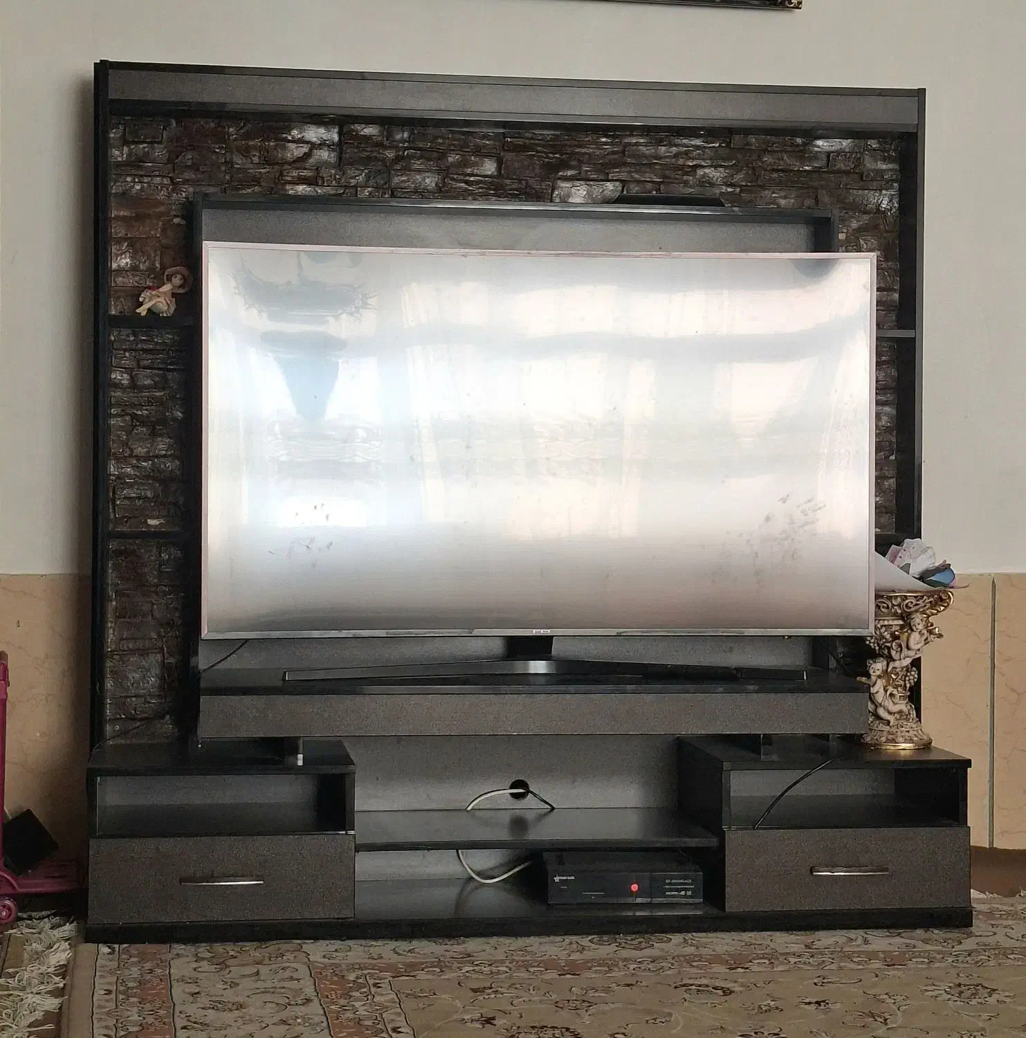 تلویزیون ۵۵ اینچ|تلویزیون و پروژکتور|تربت جام, میان جام|دیوار