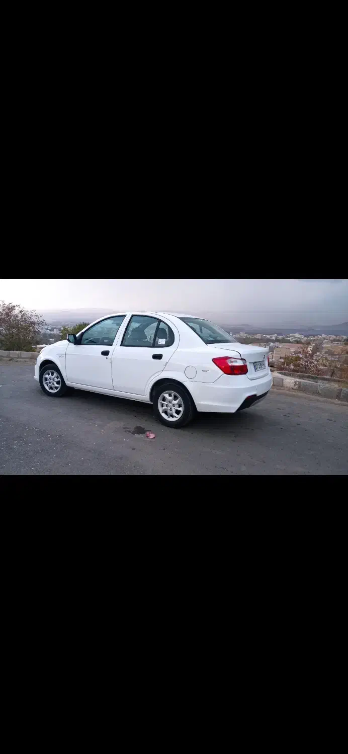 ساینا مدل 404|خودرو سواری و وانت|تویسرکان, |دیوار