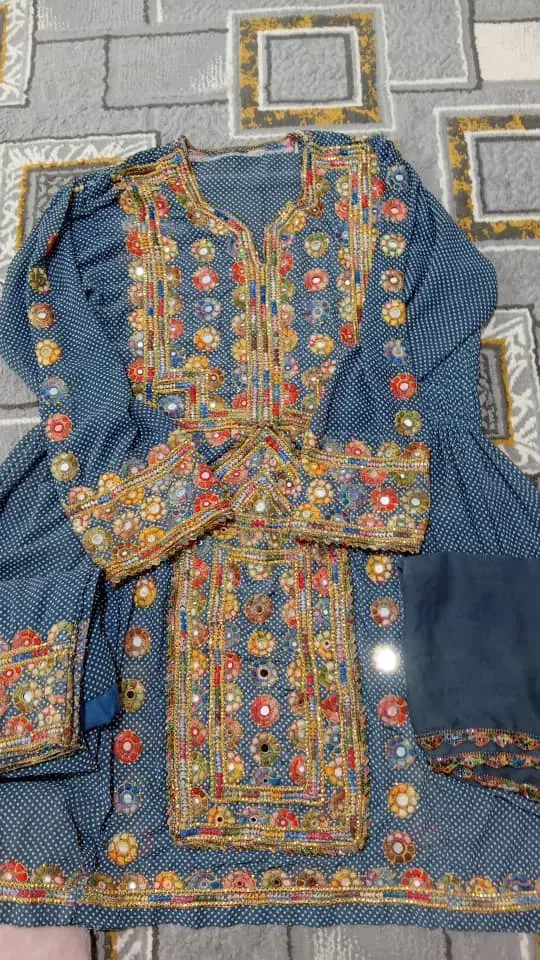 لباس بنارسی|لباس|ایرانشهر, |دیوار