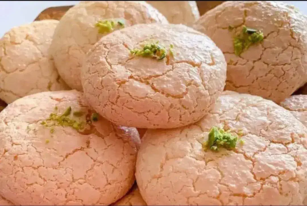 ۲ نفر نیروی خانم تولید کیک  و یک نفر نیروی انبار|استخدام خدمات فروشگاه و رستوران|یزد, |دیوار