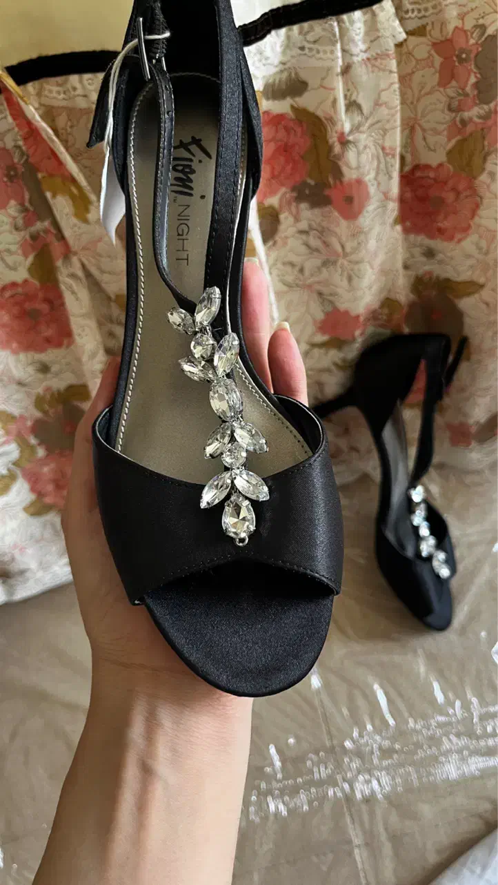 صندل دخترانه خارجی فیونی نایت|کیف، کفش، کمربند|تهران, سعادت‌آباد|دیوار