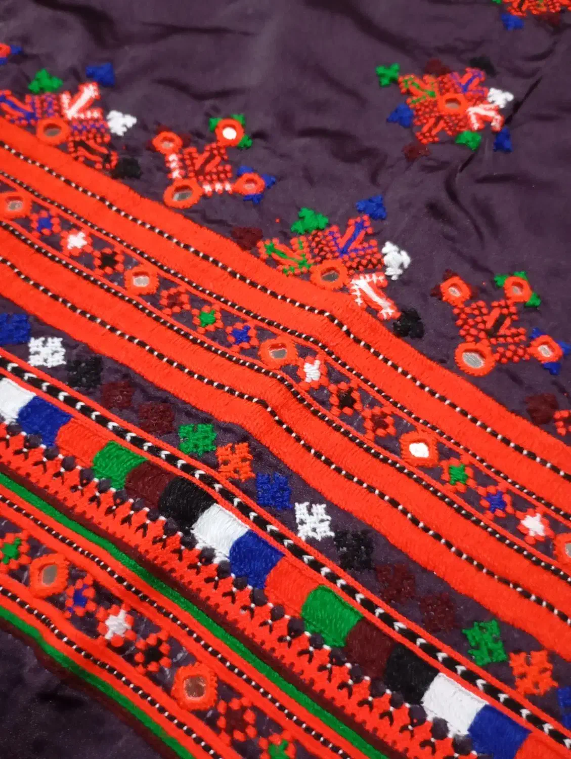 دو دست لباس دست دوز و یک شال پلیواری|لباس|ایرانشهر, |دیوار