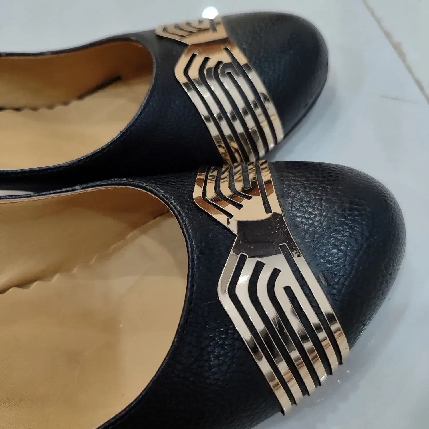 کفش|کیف، کفش، کمربند|کاشمر, |دیوار