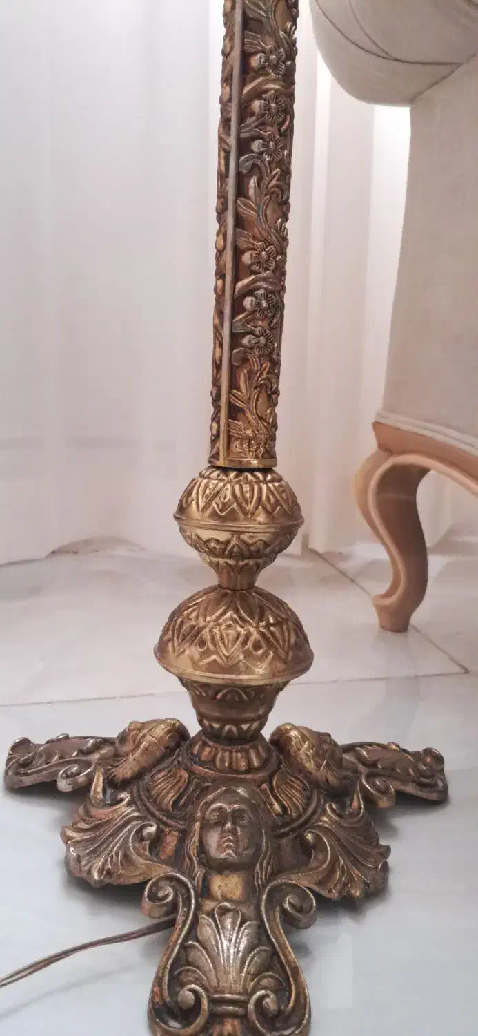 کنار سالنی و آواژر|چراغ خواب و آباژور|آشخانه, |دیوار