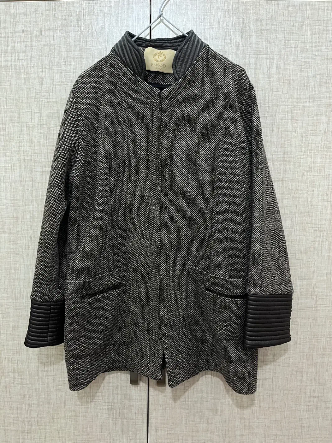 کت قهوهای|لباس|رشت, دیلمان|دیوار