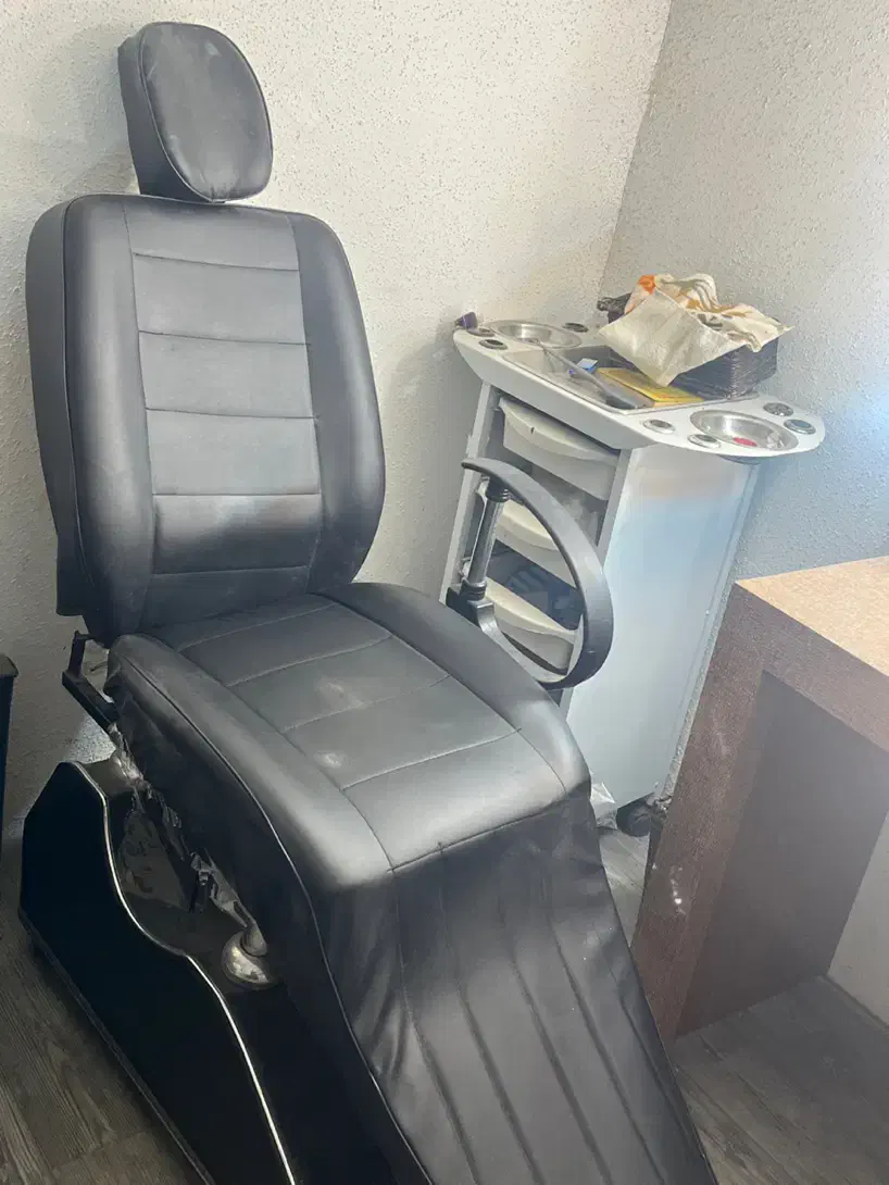 صندلی اصلاح|آرایشگاه و سالن‌های زیبایی|رشت, دروازه لاکان|دیوار