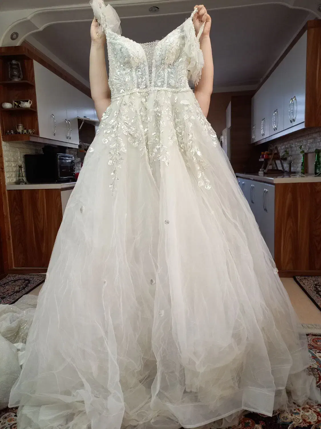 لباس عروس|لباس|گلوگاه, |دیوار