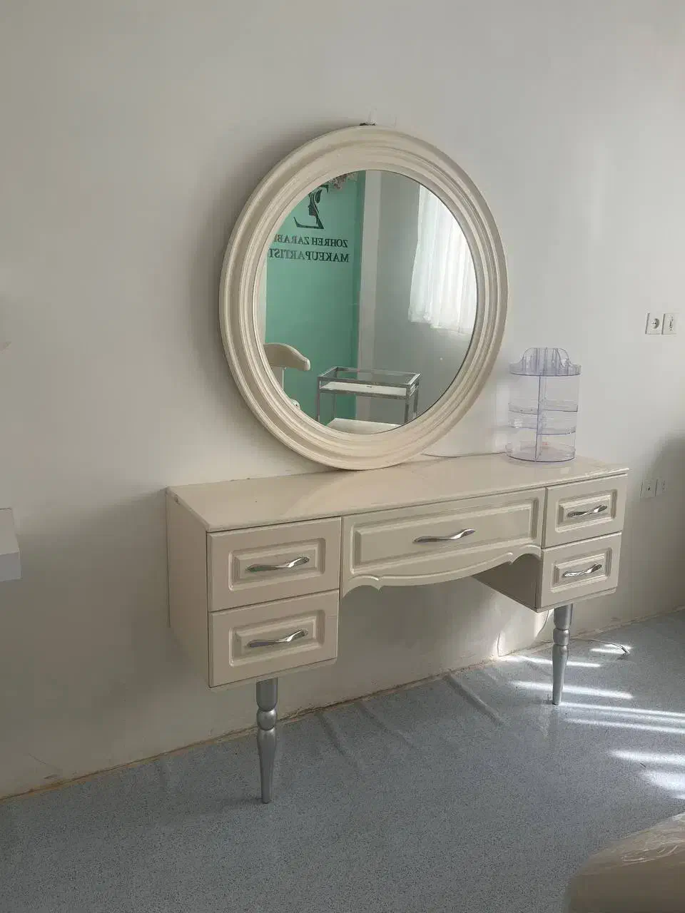 تجهیزات سالن آریشگاه خانوم|آرایشگاه و سالن‌های زیبایی|آزادشهر, |دیوار