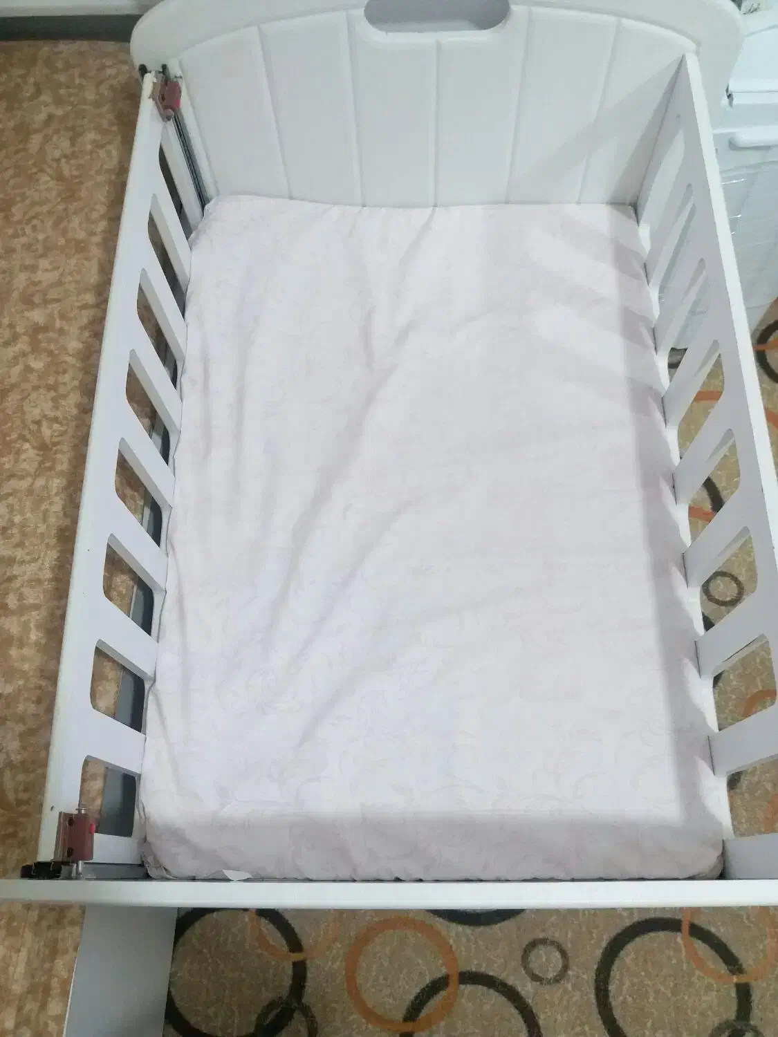 تخت و گهواره کنار مادر|تخت و صندلی بچه|ملایر, |دیوار