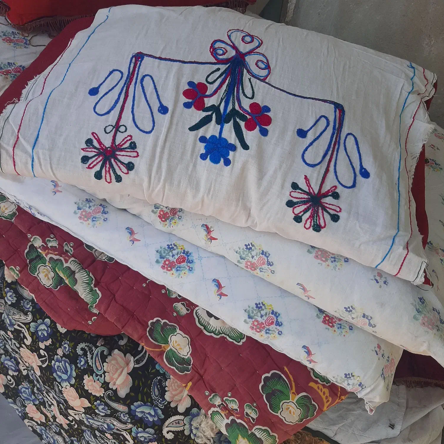 لحاف، تُشک،مُتکا|رختخواب، بالش، پتو|گرمسار, |دیوار