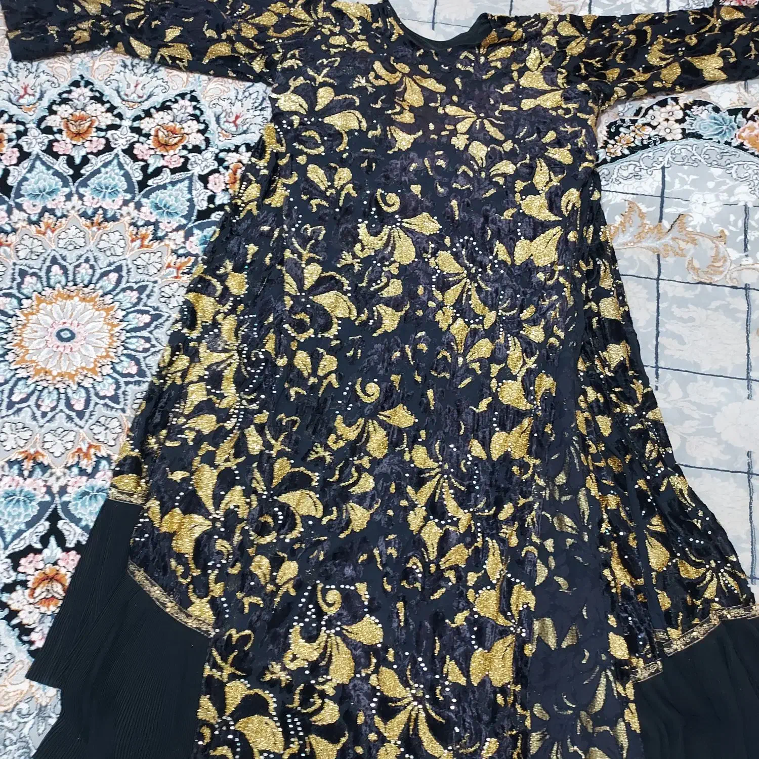 قیمت. ۳،۵۰۰ مشکی ۴،۵۰۰،۰۰۰|لباس|مارگون, |دیوار