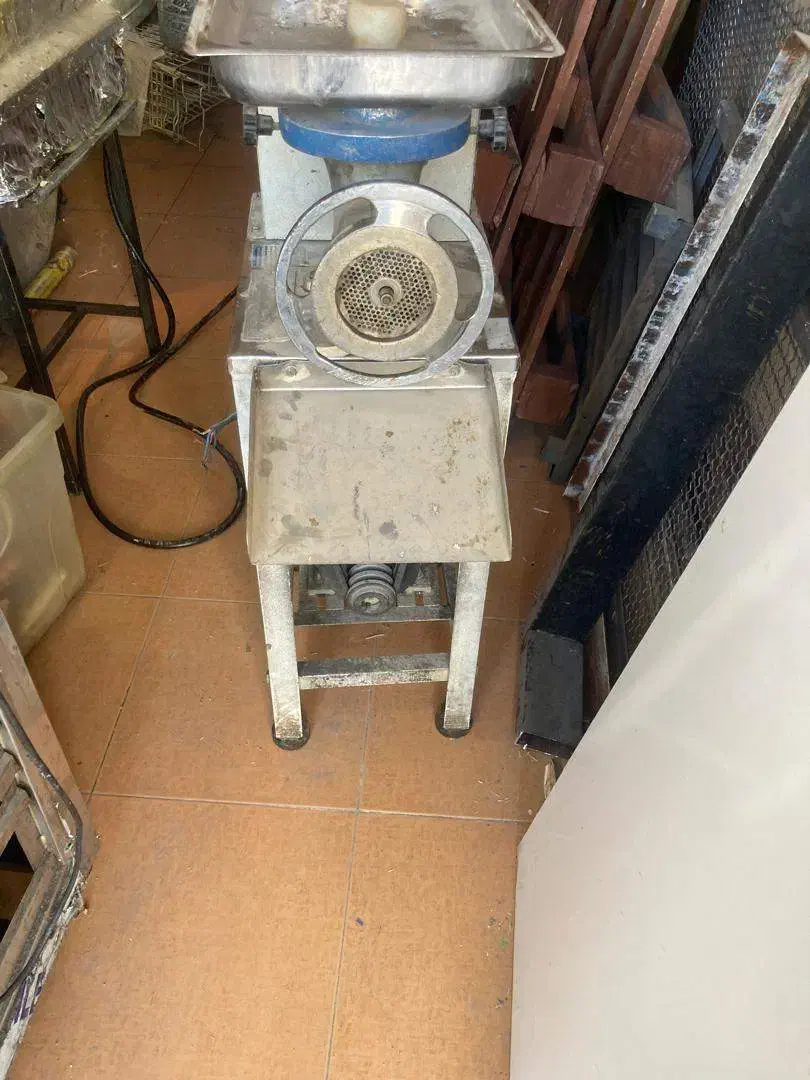 فروش چرخ گوشت تسمه ای ۳۲|کافیشاپ و رستوران|شیراز, جوادیه|دیوار