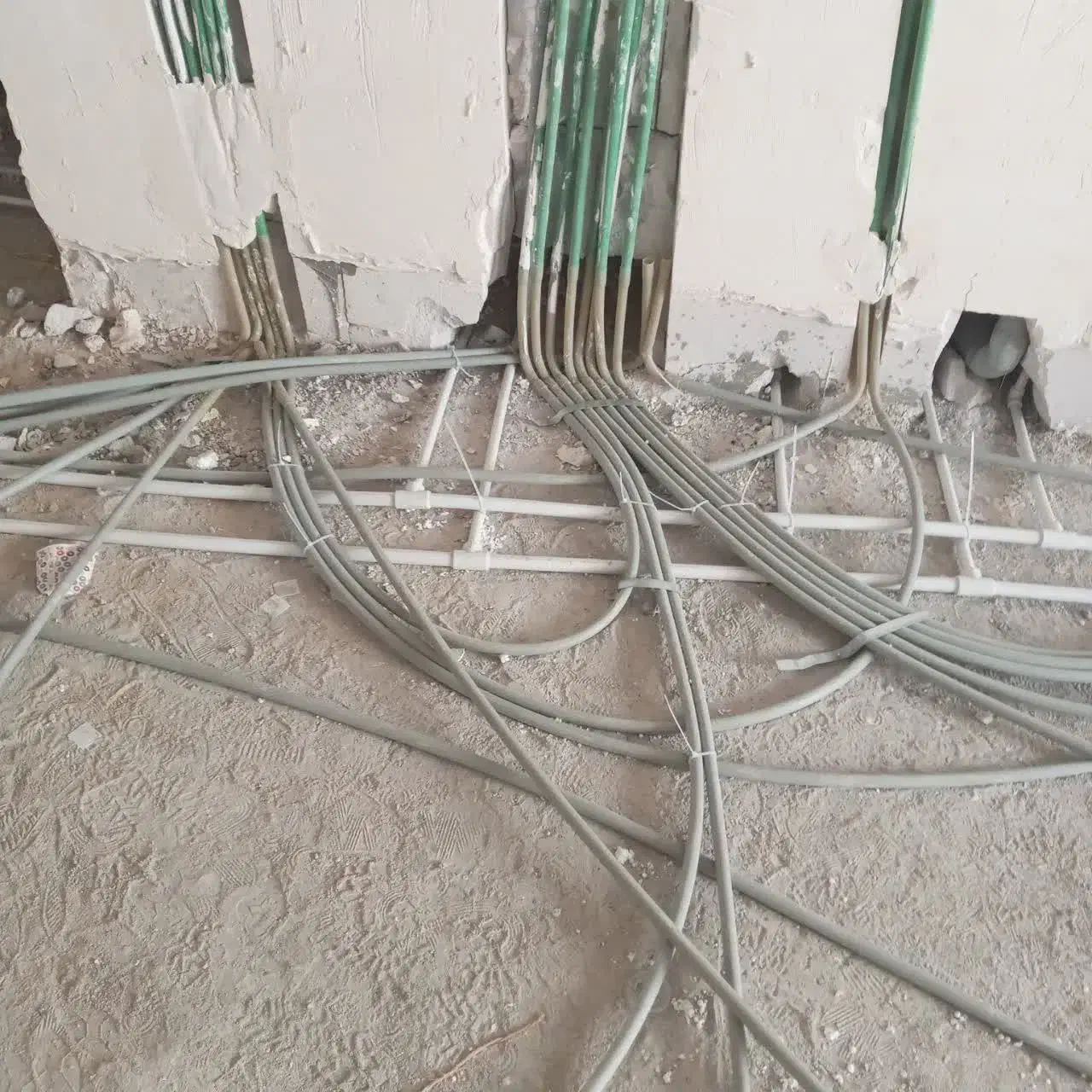 برق کشی ساختمان پذیرفته می‌شود.|خدمات پیشه و مهارت|ابهر, |دیوار