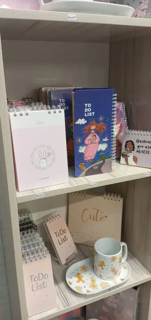 فروش لوازم تحریر نو و فانتزی به علت جمع آوری مغازه|حراج|شیراز, شهرک قمشه|دیوار