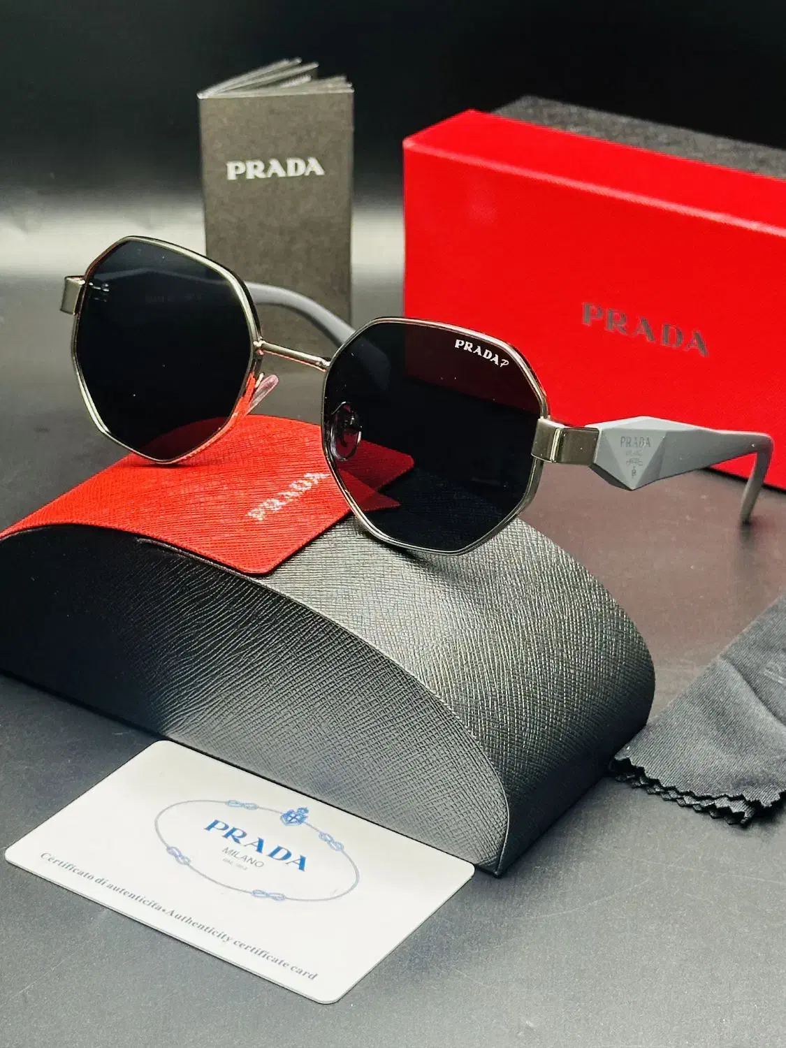 عینک آفتابی پرادا|بدلیجات|مشهد, چهارچشمه|دیوار