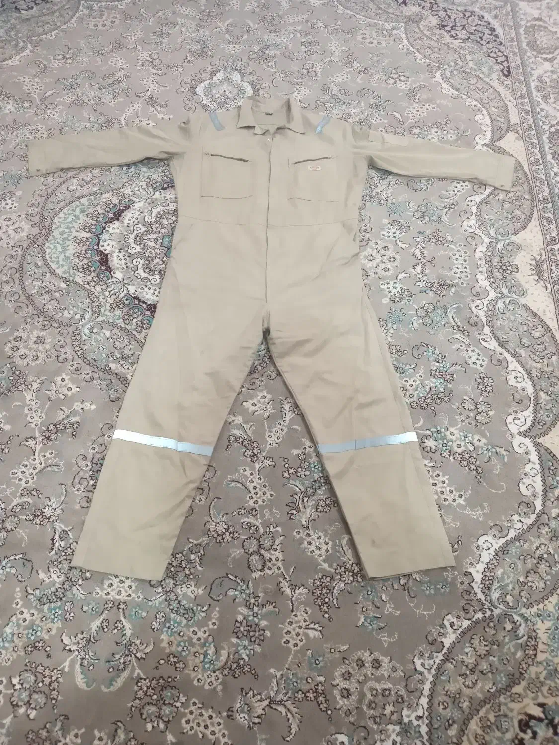 لباس کار|لباس|ایرانشهر, |دیوار