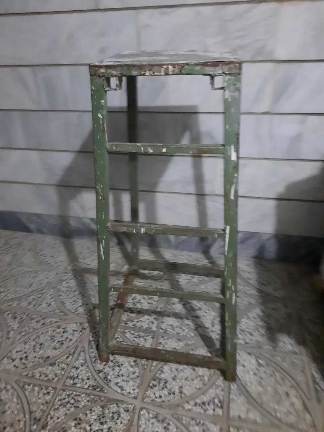 چهارپایه|صندلی و نیمکت|بروجرد, |دیوار