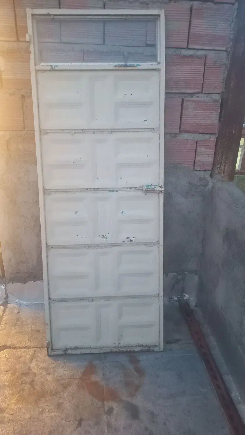 یک عدد در انباری یا راه پله بدون چارچوب|مصالح و تجهیزات ساختمان|اردبیل, |دیوار