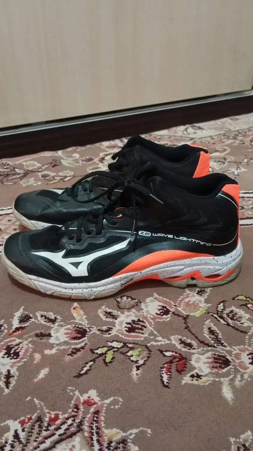 کفش والیبال اورج میزانو z6|کیف، کفش، کمربند|قم, شاه سید علی|دیوار