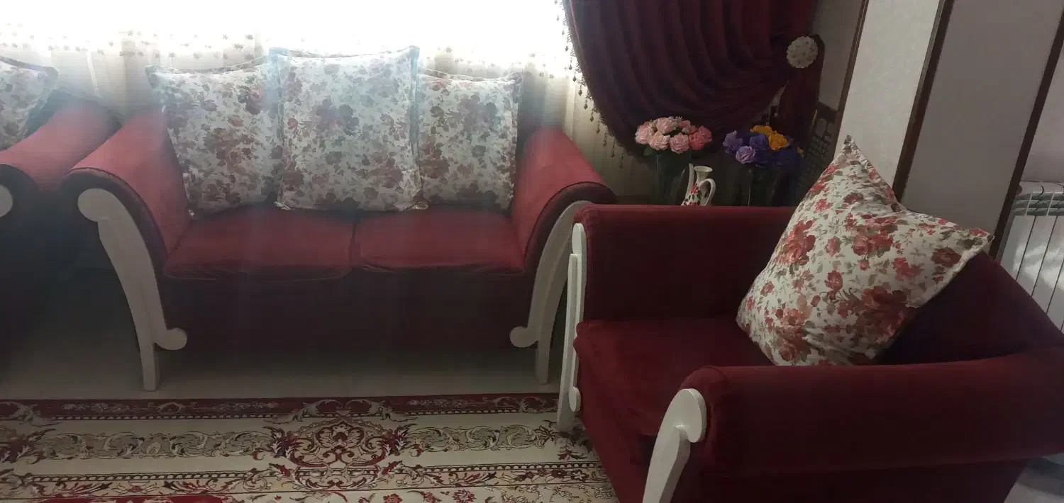 مبل ۹نفره با میز بزرگ و ۴میز پذیرایی کوچک|مبلمان خانگی و میز عسلی|شاهین‌شهر, ۹ دی|دیوار