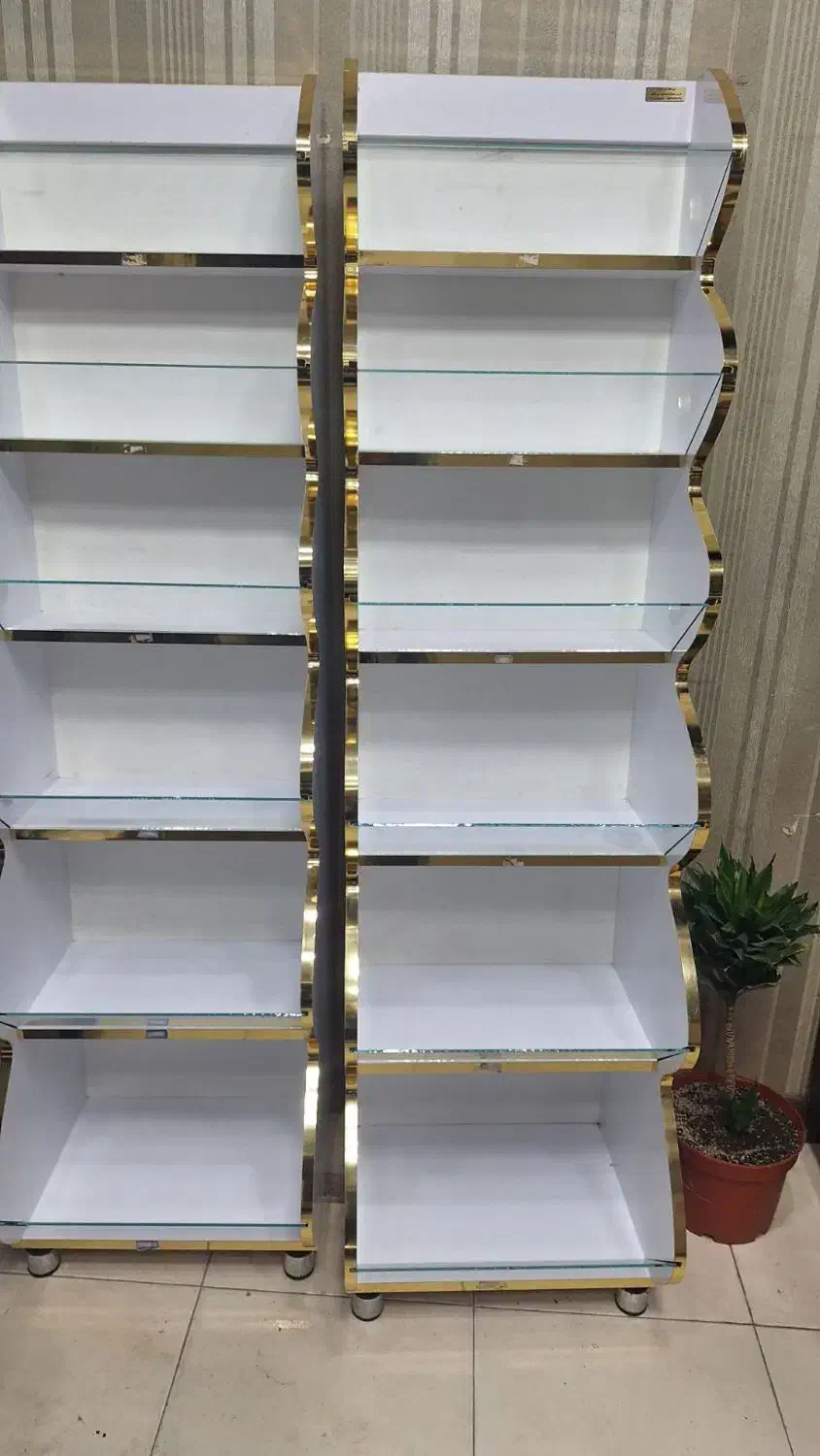 استند و قفسه|فروشگاه و مغازه|شفت, |دیوار