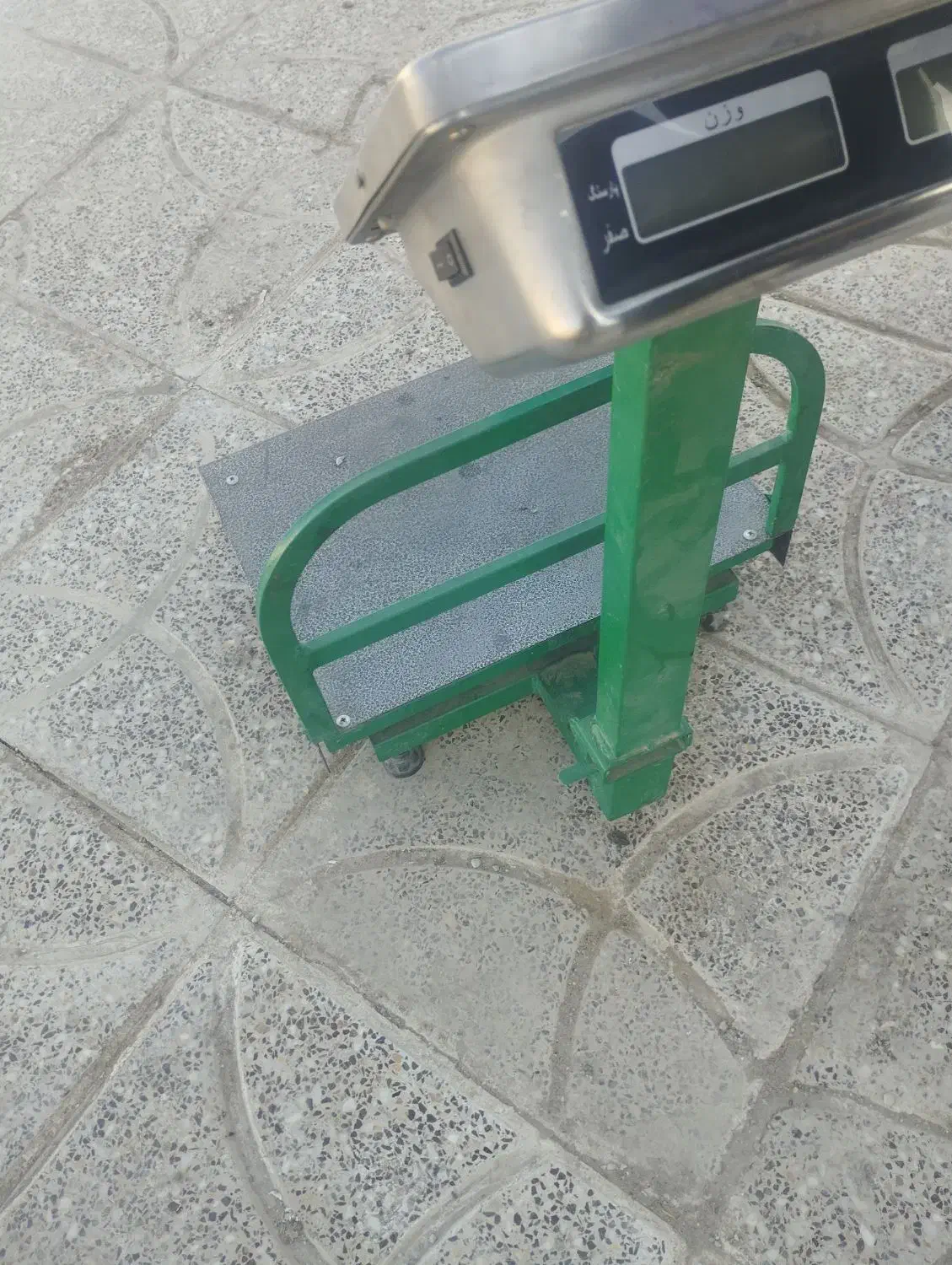 باسکول|سایر لوازم برقی|رباط‌کریم, کیکاور|دیوار