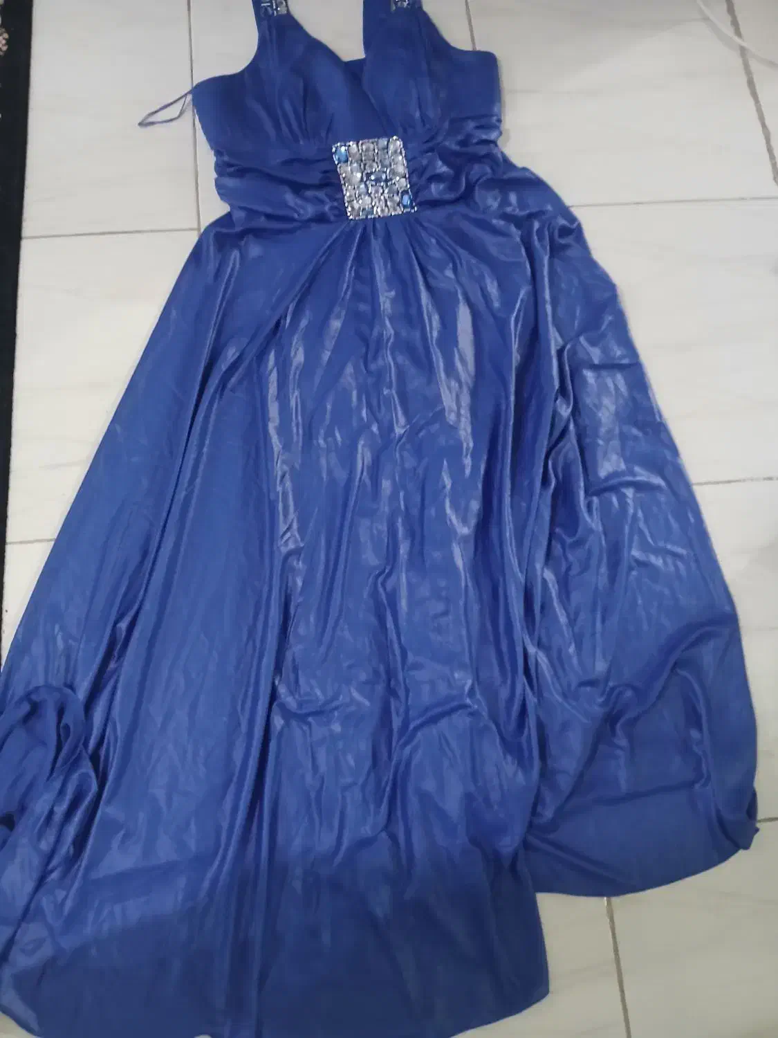 لباس مجلسی|لباس|رودهن, |دیوار