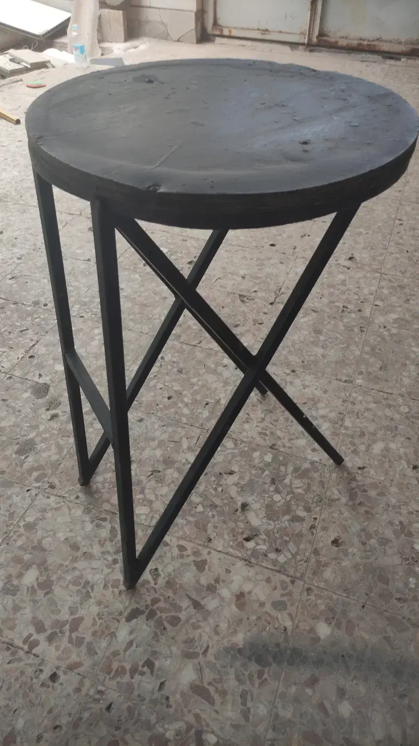 چهار پایه آهنی|صندلی و نیمکت|اهواز, سلطانمنش|دیوار